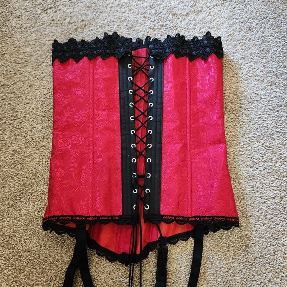 Corset - Picture 6 of 9